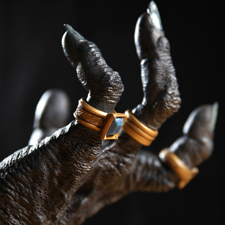 Omari - Clutch of the Seer - Headphone Stand