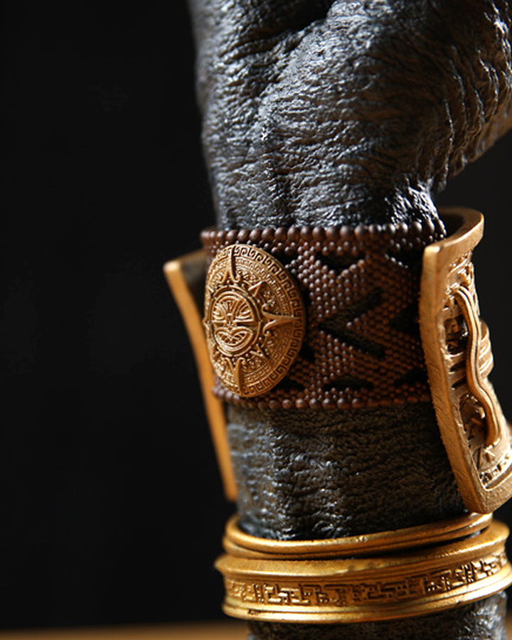 Omari - Clutch of the Seer - Headphone Stand