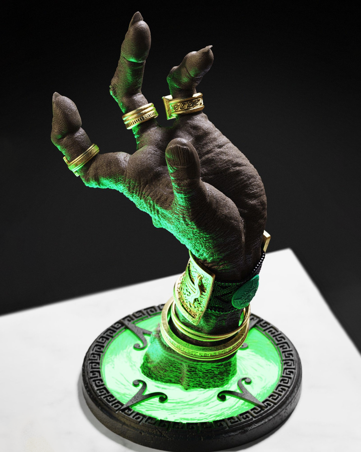 Omari - Clutch of the Seer - Headphone Stand