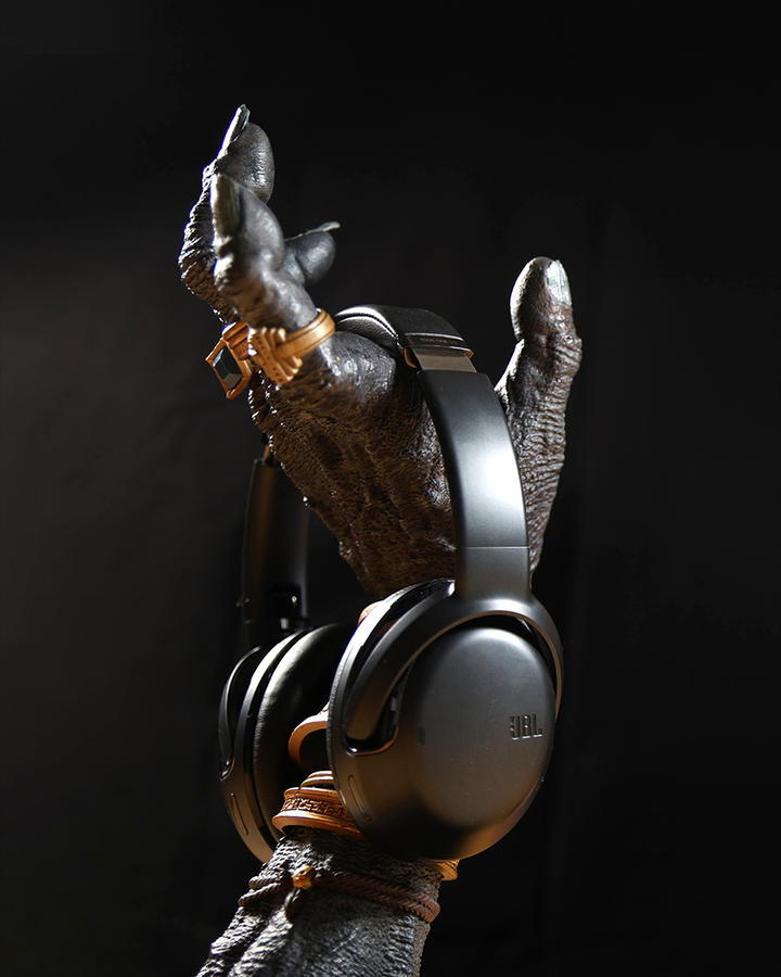 Omari - Clutch of the Seer - Headphone Stand